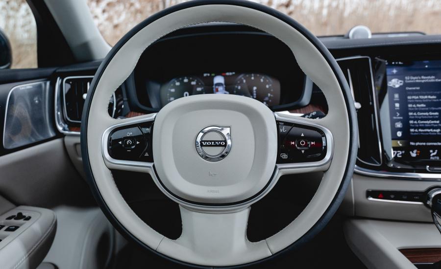 Панель приборов Volvo V60 T6 Inscription 2018 года  (NA) (фото 10 из 27)